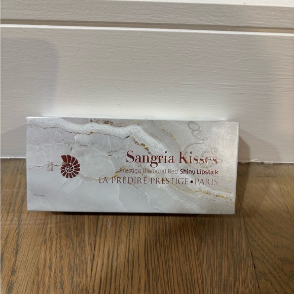 LA PREDIRE PRESTIGE Diamond Red Shiny “Sangria Kisses”Lipstick. NIB - Picture 3 of 7